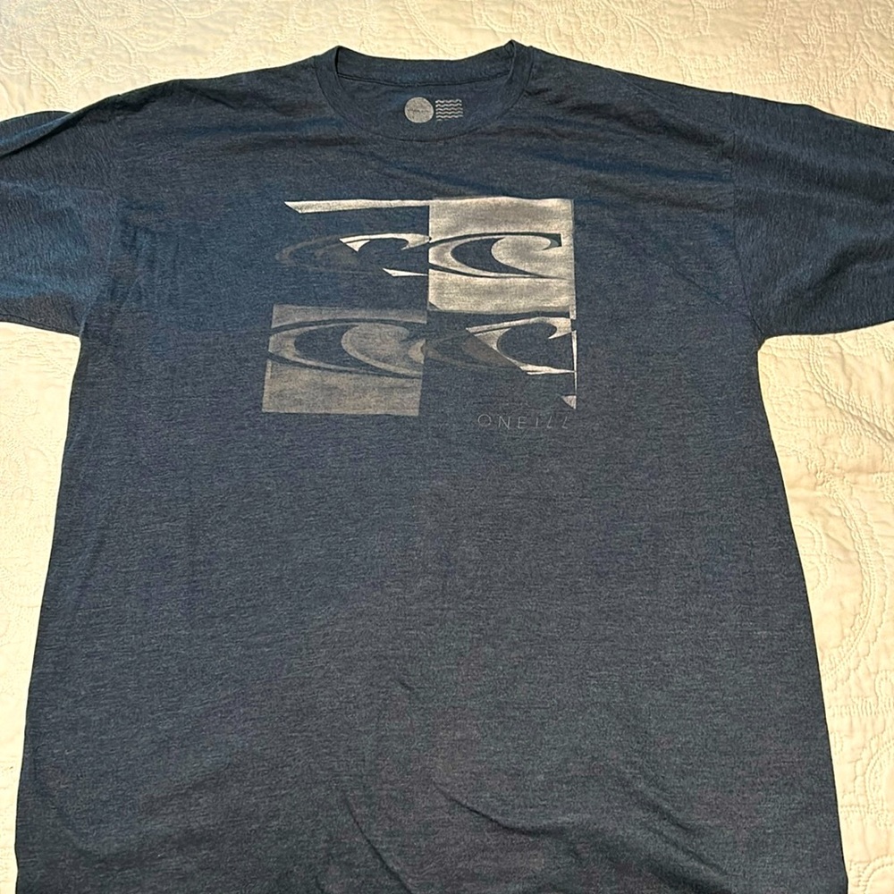 O’Neill Blue Graphic Tee Short Sleeve. Gently worn. Size XL